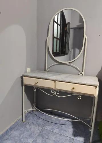 PENTEADEIRA COM ESPELHO