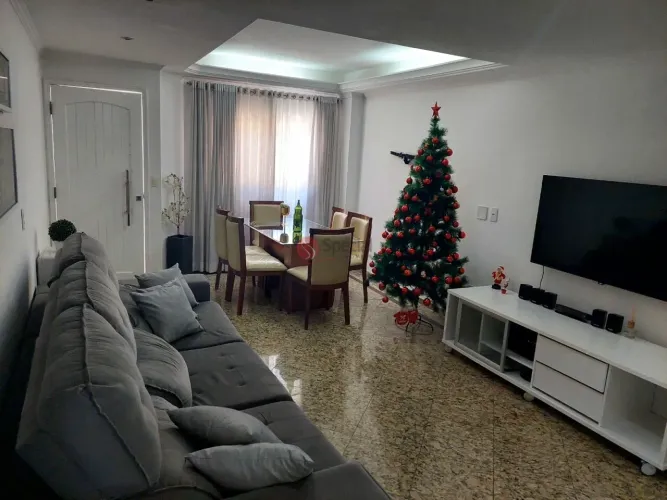 Sobrado em condomínio fechado na Vila Formosa com porteira fechada.