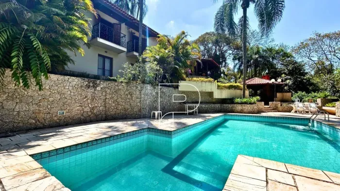 Casa à Venda no Condomínio Veleiros de Ibiúna Alto Padrão, Piscina e Vista para a Naturez