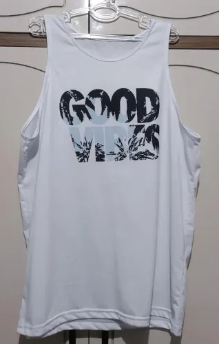 camiseta regata branca good vibes