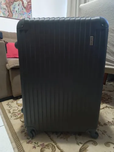 Mala de Viagem 23 Kg - Cinza escuro, 4 rodas 360°, trava com senha