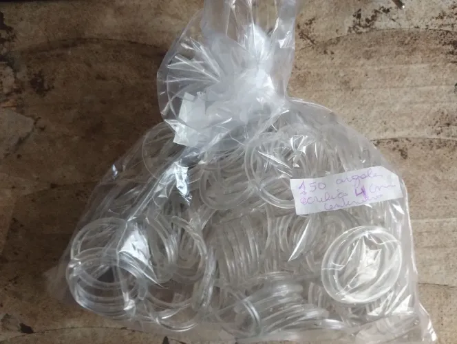 Argolas de acrílico transparente - 150 unidades. Material para artesanato/Decoração.