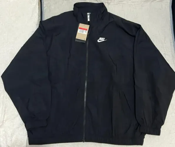 Jaqueta Nike Sportswear Essential Windrunner