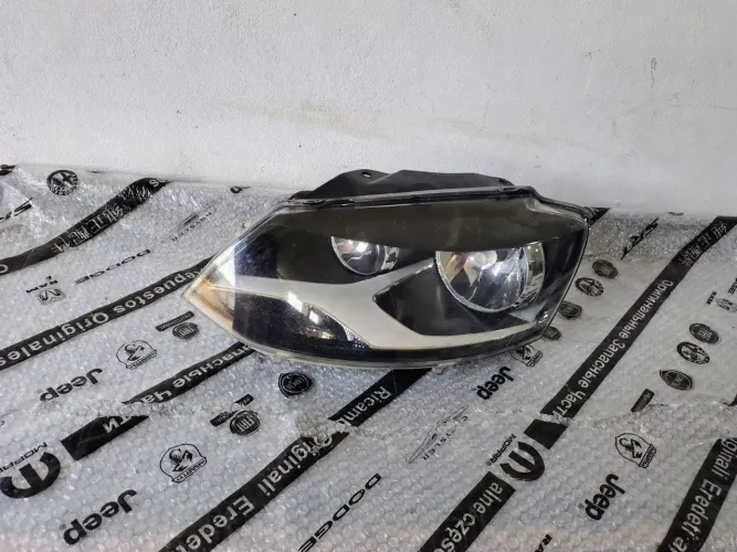 Farol dianteiro esquerdo VW Fox 2010 a 2014 original c detalhe 
