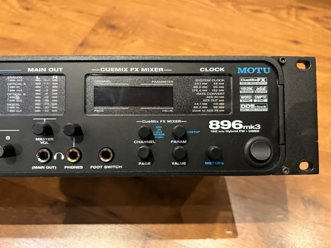Interface Motu 896 mk3 hybrid usb 28 in 32 outs