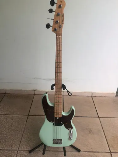 Baixo ACS feito pelo Luthier Ademir de BH modelo P 51