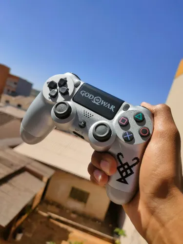Controle de ps4 edição Deus da Guerra