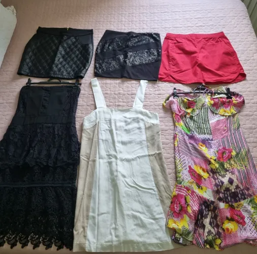 Lote vestidos e saias tamanho P 1 vestido e 1 saia Hering6 peças
