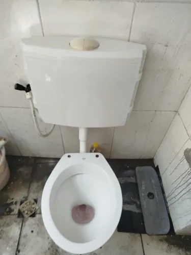 Vaso acoplado com caixa na parede marca deca