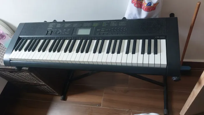 Teclado Casio CTK-1100 + suporte