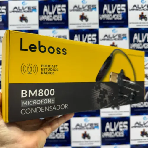 Microfone condensador BM800 com braço articulado.