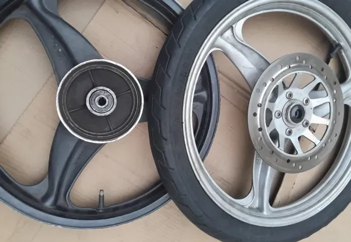 Par de roda liga sem camara scud 