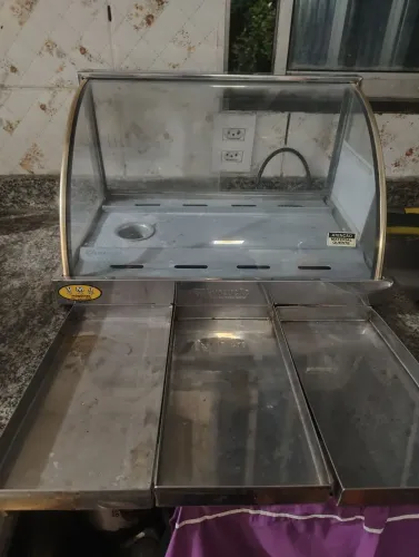 Estufa para 3 bandeijas funcionando com as bandejas