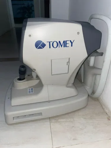 Autorefrator Tomey