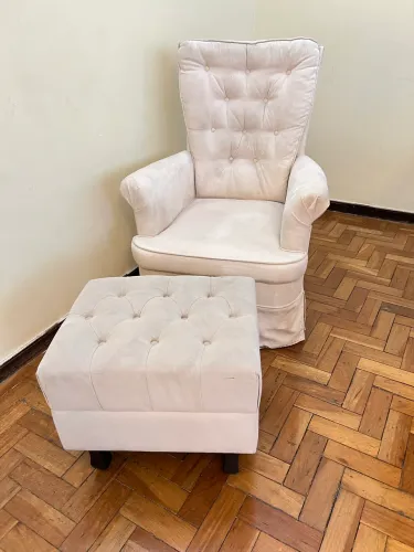 Poltrona de Amamentação de Balanço com Puff - Veludo Bege