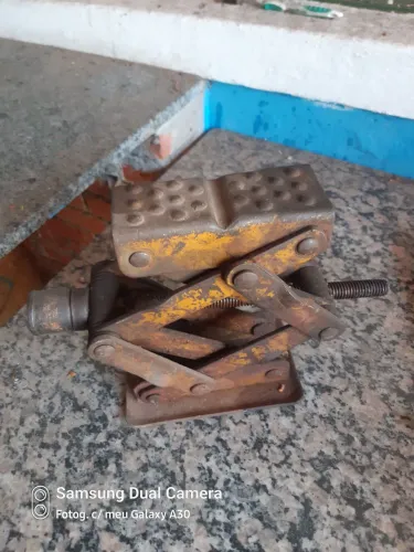 Vendo macaco automotivo 