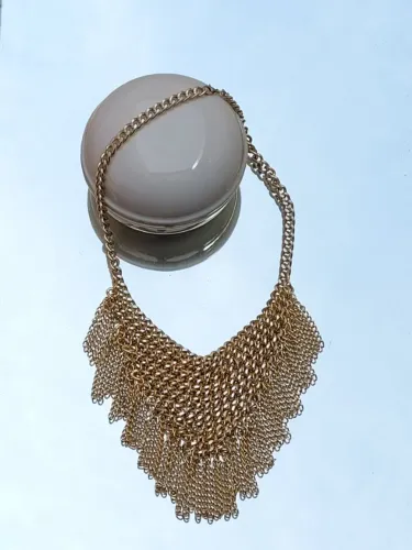 Colar dourado