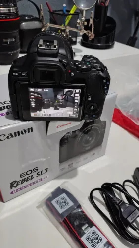 Câmera Canon SL3 Só o Corpo (Troco por lente Sony)