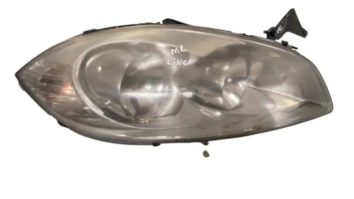Farol Dianteiro Direito Fiat Linea 2010 Detalhe Direito/passageiro