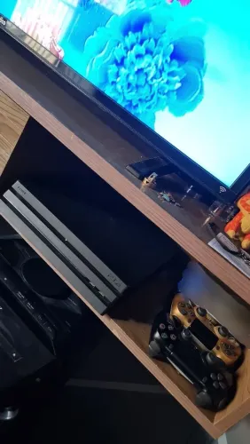 PS4 PRO 1T 4K DOIS CONTROLES !!