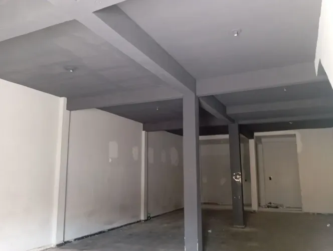 Lote 300 m²,Com sala Comercial 130 m²,Apto 6 cómodos/permuta imóvel até 750.000.00
