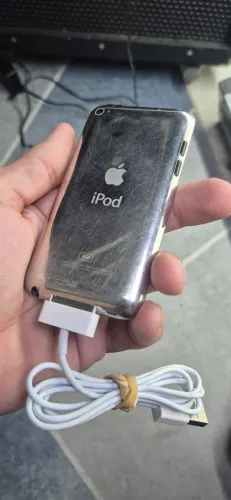 iPod Apple 8GB A1367 4a Geração + Cabo
