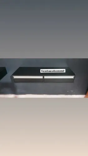 Bancada suspensa preta em MDF