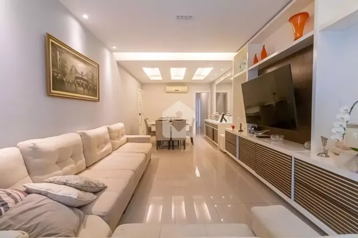 Apartamento Duplex Reformado - 3 Quartos e 2 Vagas - Andar Alto em Copacabana