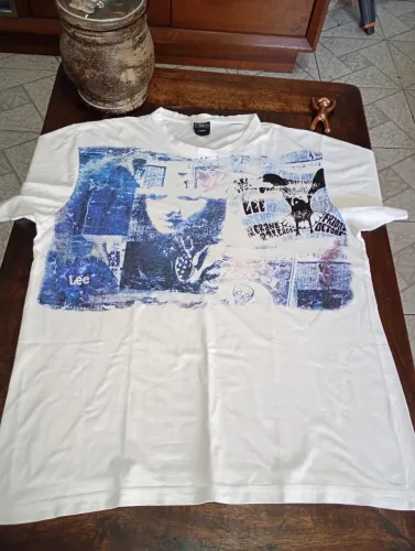 Camiseta Lee Estampada Unissex.  M