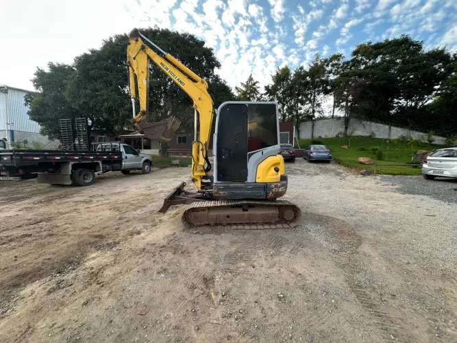 Mini Escavadeira New Holland E55 2012 
