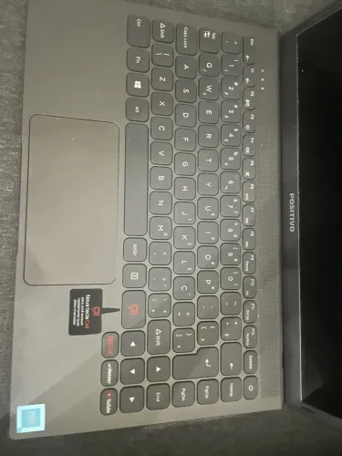 Notebook Positivo com teclado em português