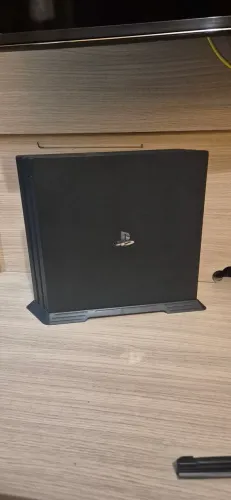 PlayStation 4 Pro c/ 2 Controles + Acessórios - 1TB