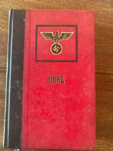 Livro Dora fala sobre Campo de concentração de