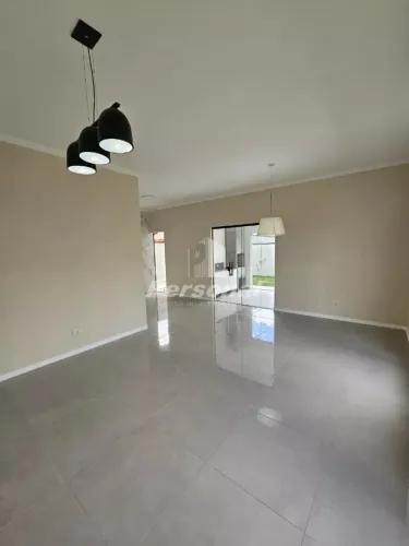 Casa de 3 dormitórios sendo 1 suíte no Condomínio Alphaville