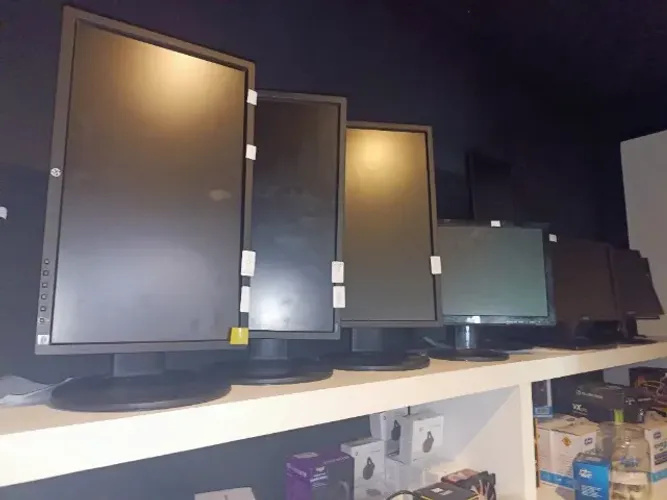 monitores variados