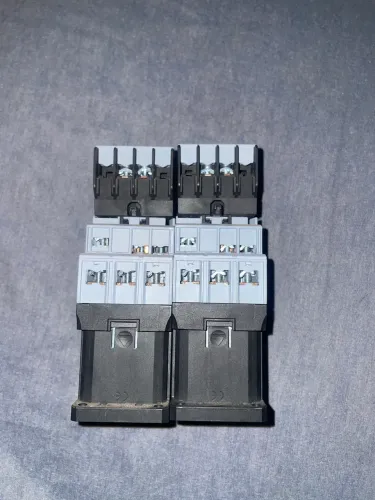 2x Contatores tripolar Weg Cwb9 + 2x Blocos de contato BFB