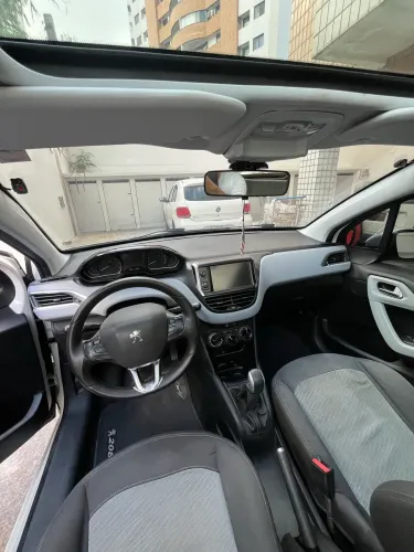 Peugeot 208 Allure 1.5 Flex 8V 5P 2014