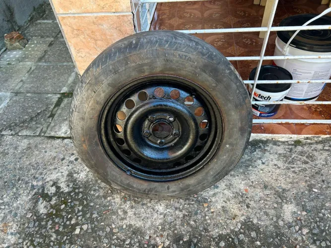 Vendo pneu aro 15 150 reais completo com jante e tudo zap *