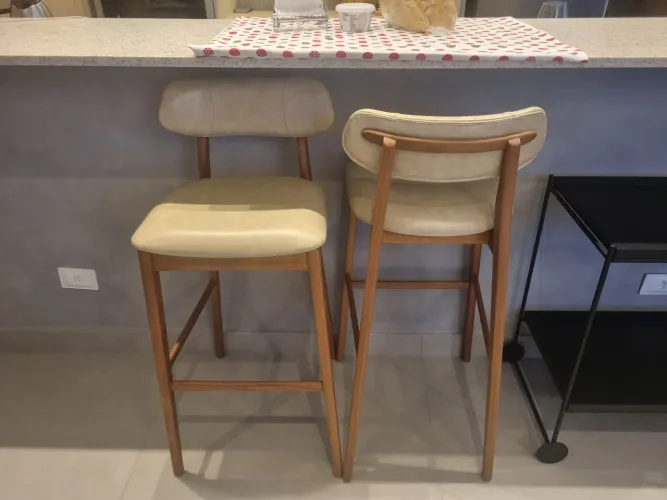 Vendo duas banquetas de balcão novas