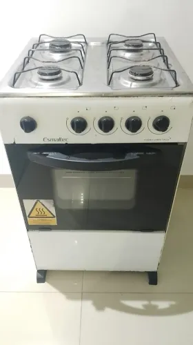 Fogão Esmaltec 4 bocas com marcas de uso