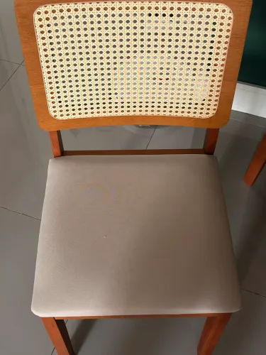 Cadeira e banco alto 