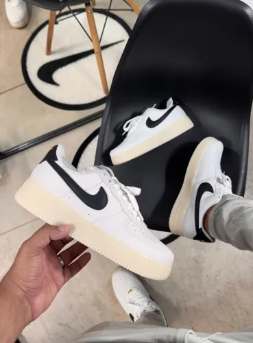 Tênis Nike Air Force 1 Branca Logo Preta Premium Masculino