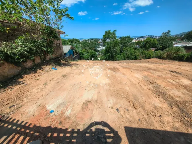Terreno Amplo à Venda em Palhoça com área de 739,75M2² Ótima Oportunidade de I