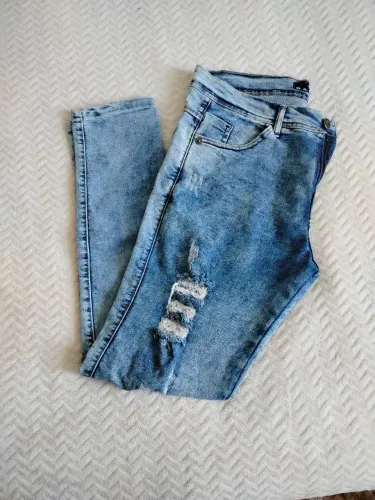 calça jeans skinny com lavagem marmorizada