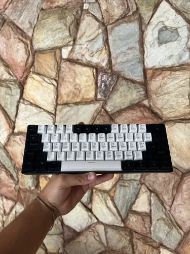 Teclado gamer 60% RGB