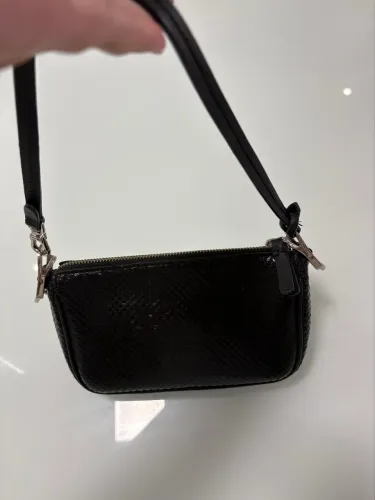 Bolsa preta da schutz com duas alças 