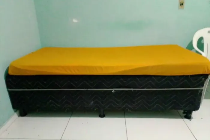 CAMA BOX + COLCHÃO em perfeito estado!