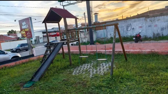 Parquinho em eucalipto playground