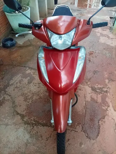 Honda biz ex 125 vermelha e preta