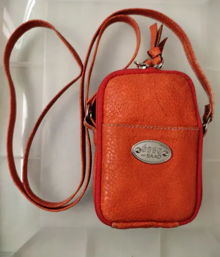 Bolsa pequena de couro legítimo